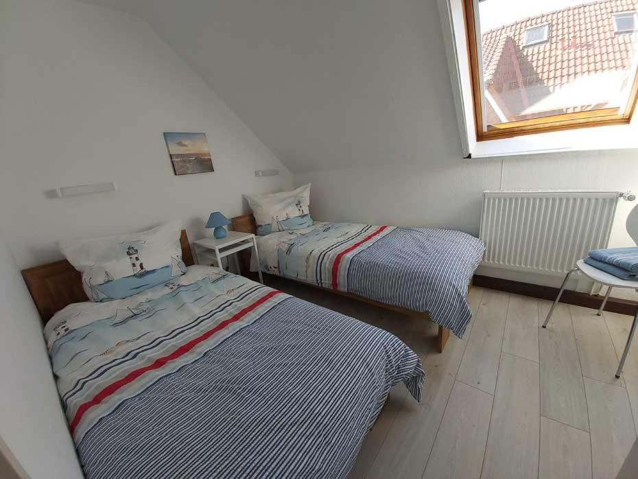 Haus Schwalbennest Apartment Bensersiel Exterior photo